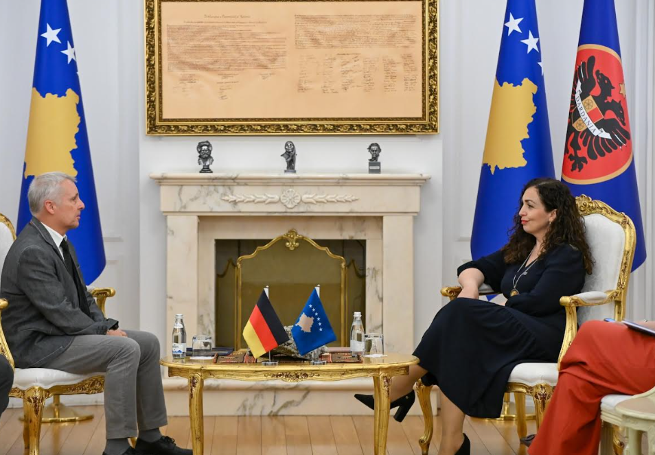 Presidentja Osmani dhe ambasadori Rohde flasin për ngërçin politik në Kosovë